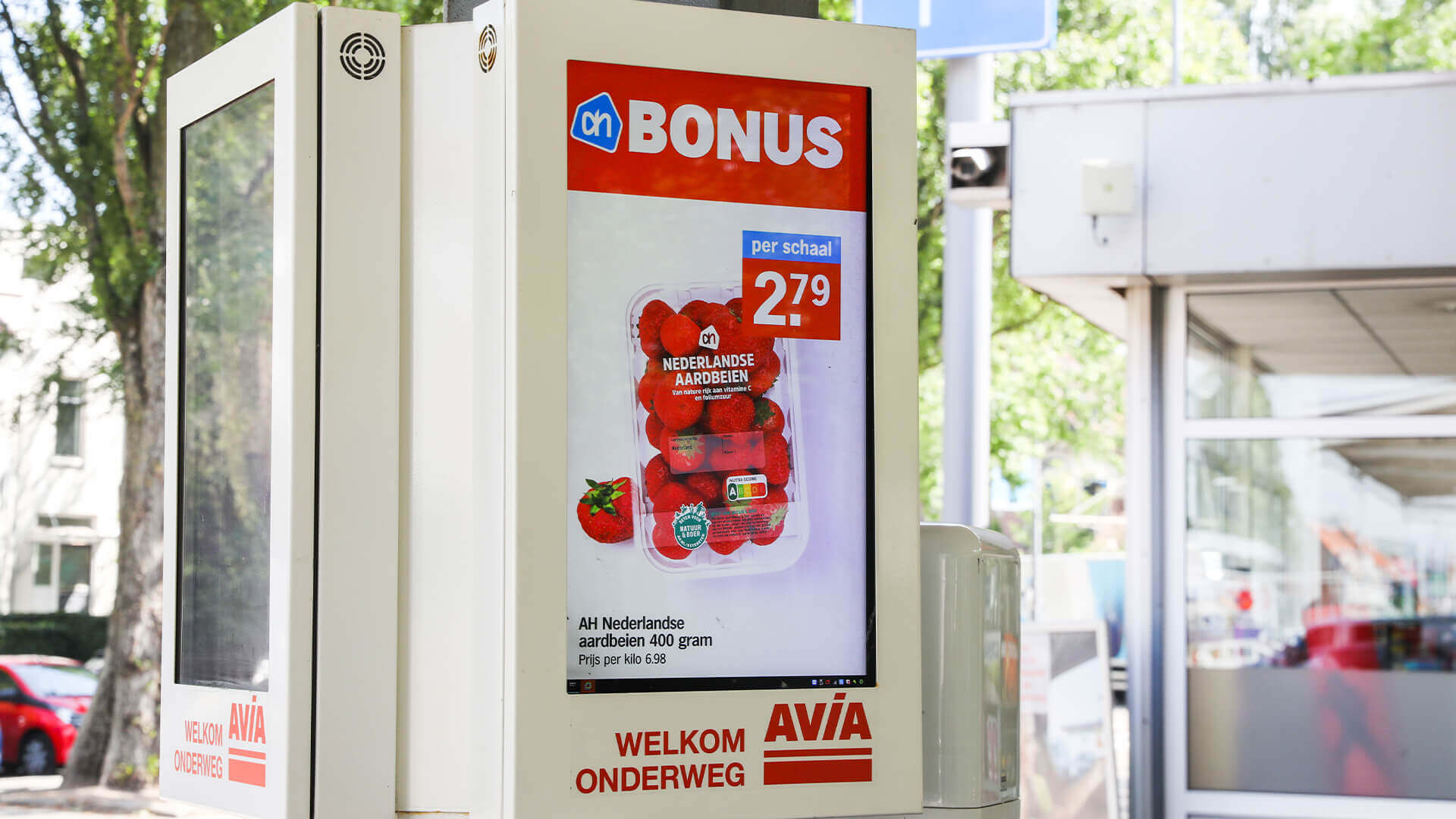 Gas Stations digital out-of-home screen by Global Nl