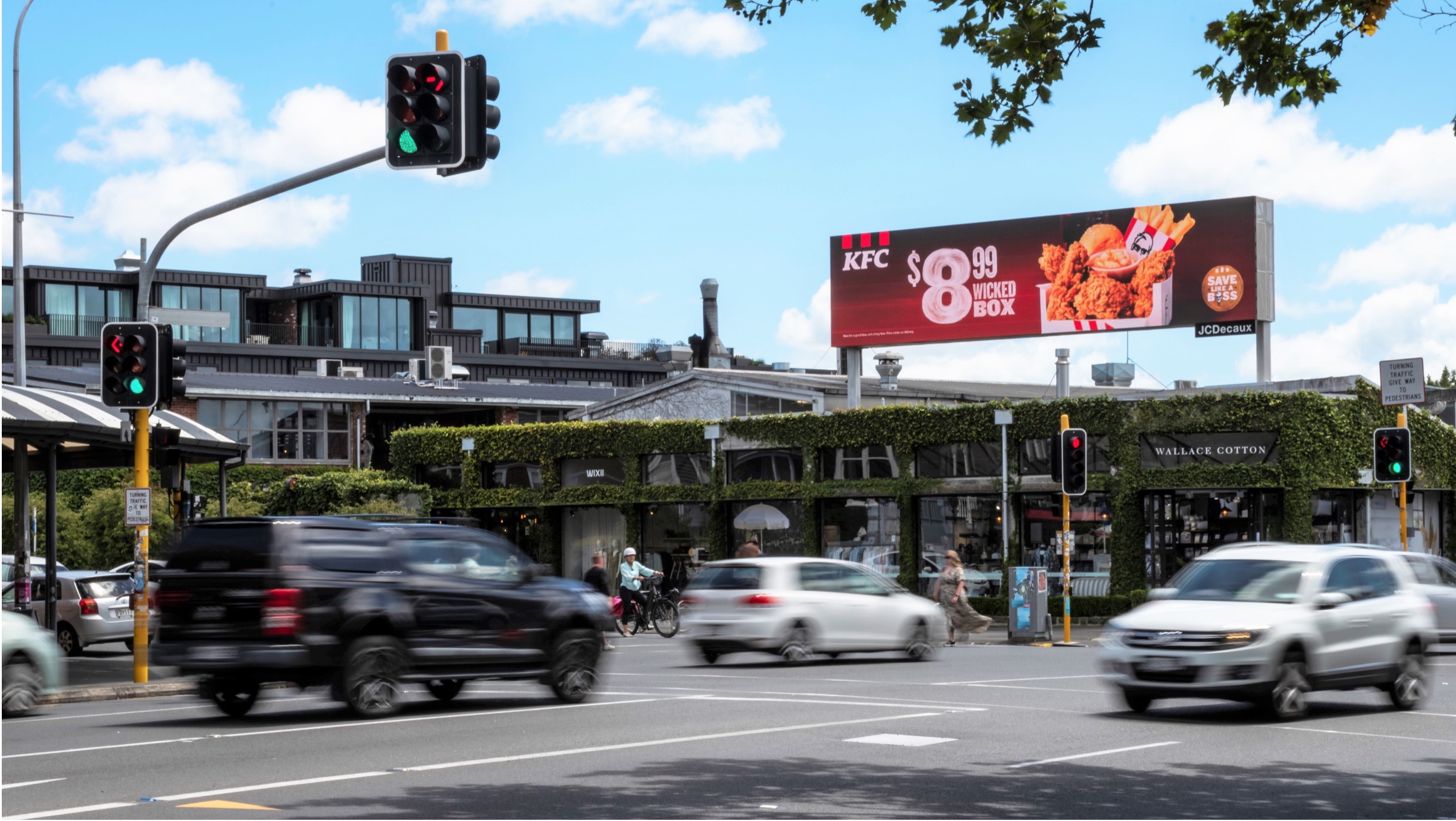 Billboards digital out-of-home screen by Jcdecaux