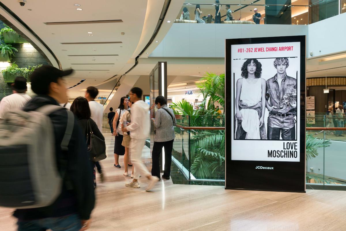 Jcdecaux · jcdecaux malls vertical
