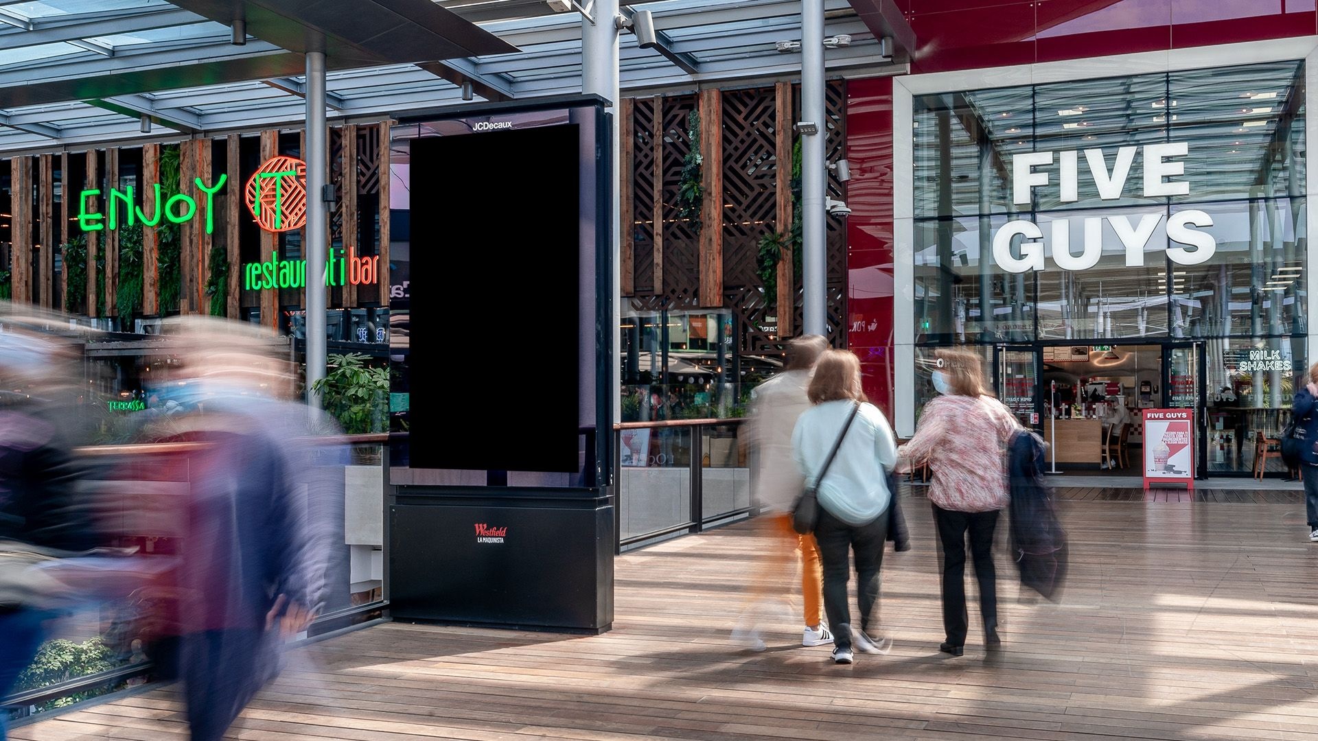 Malls digital out-of-home screen