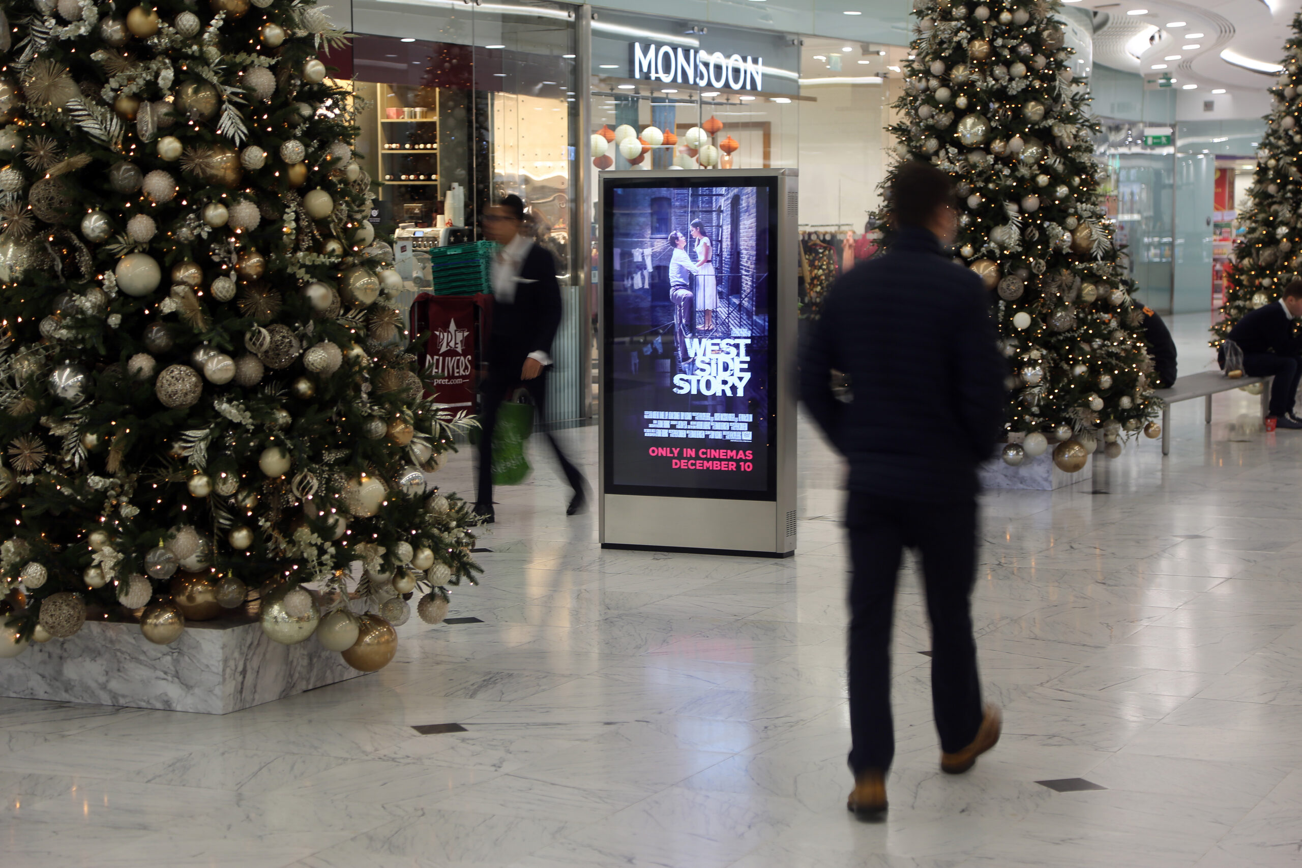 Malls digital out-of-home screen