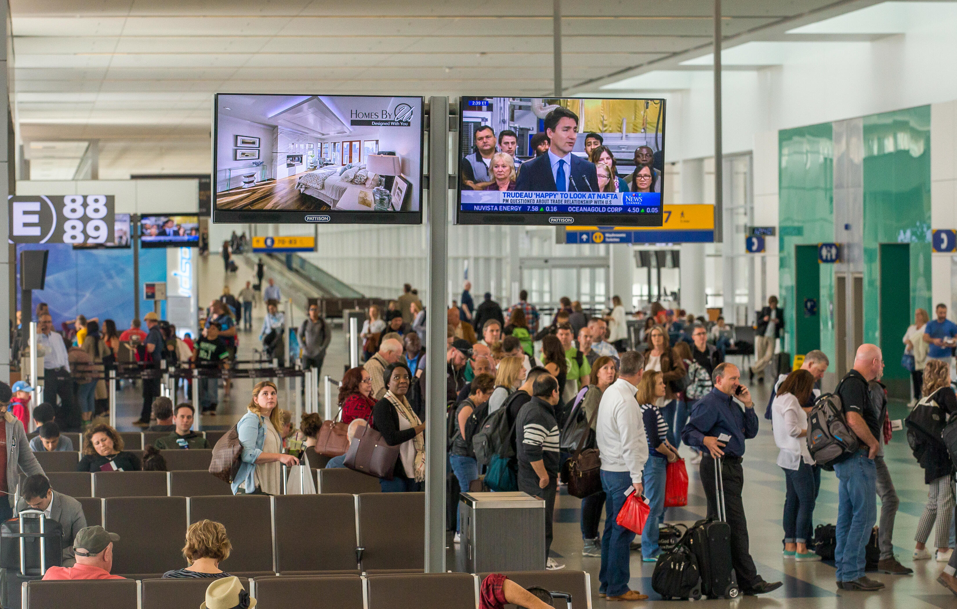 Airports digital out-of-home screen