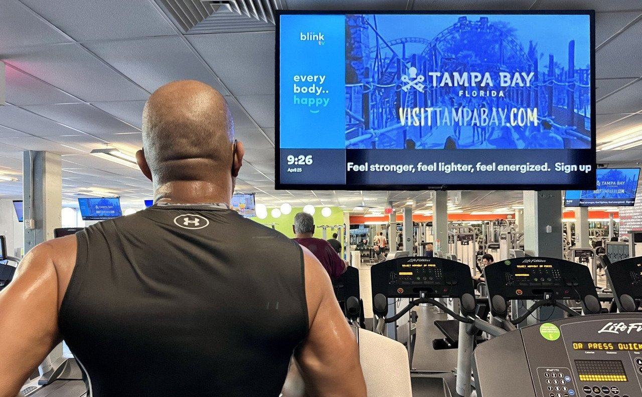 Gyms digital out-of-home screen by Zoom